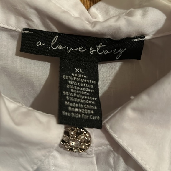 A LOVE STORY WHITE COLLARED BUTTON UP BODYSUIT SIZE XL NEVER WORN - Picture 5 of 5